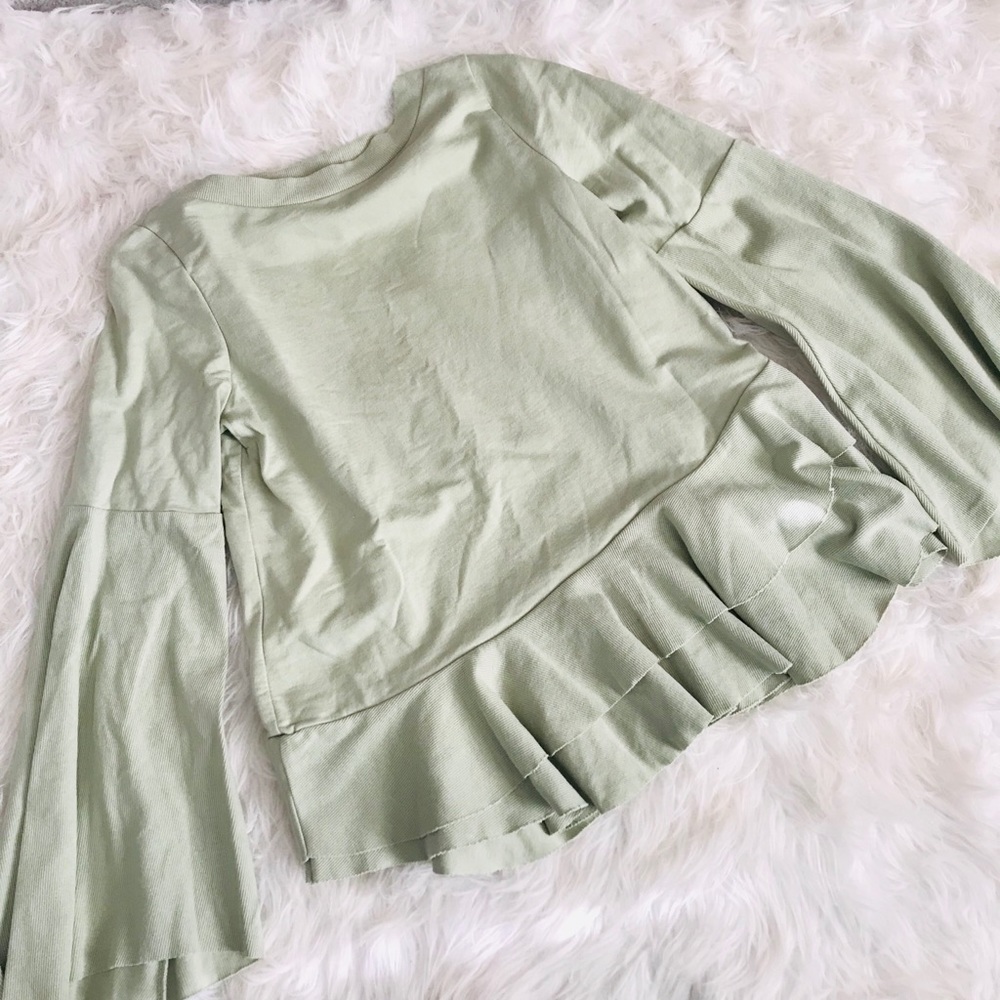 Altar’d State pale green top 💥